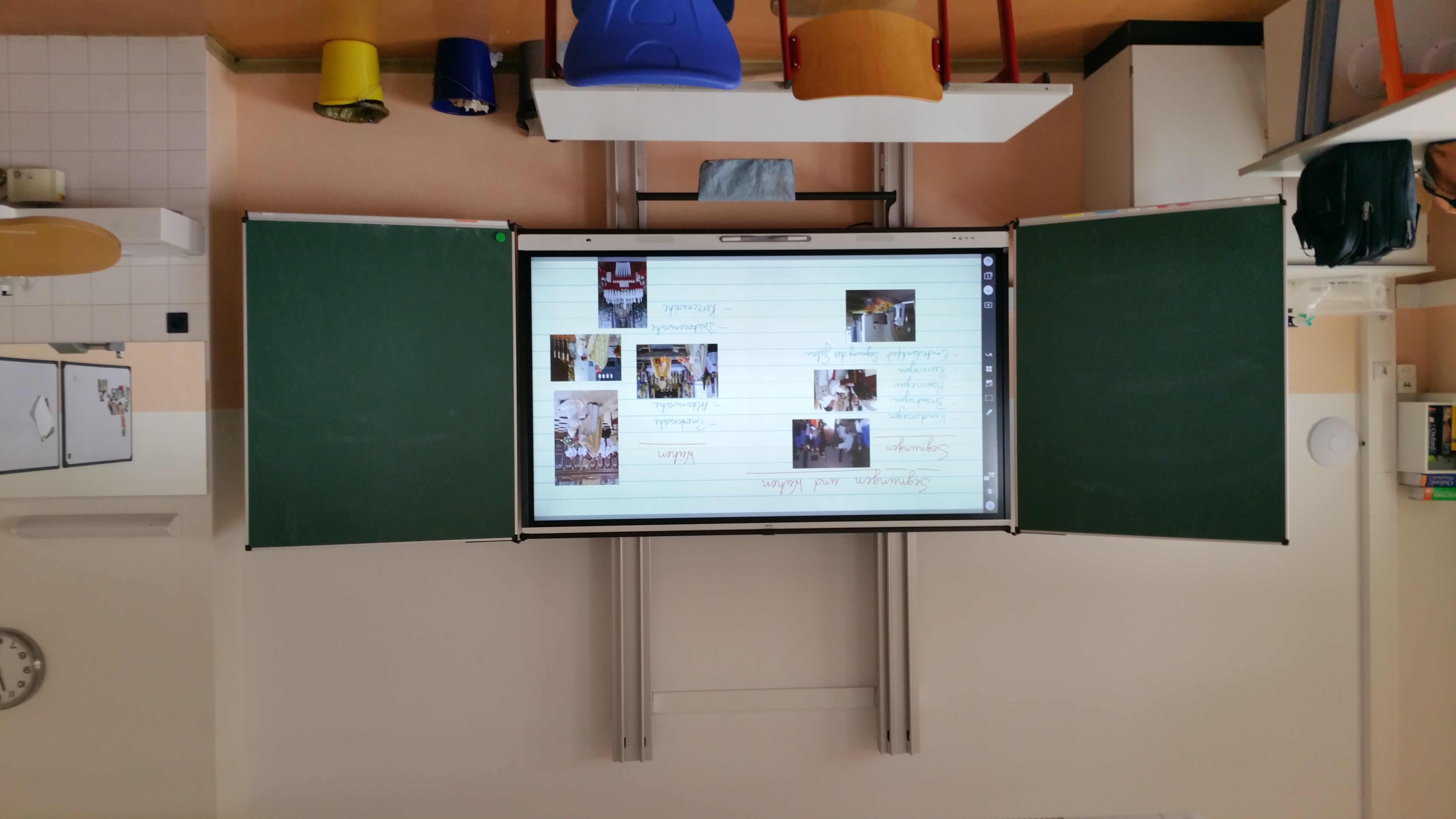 Foto: Smartboard mit Tafelklappen